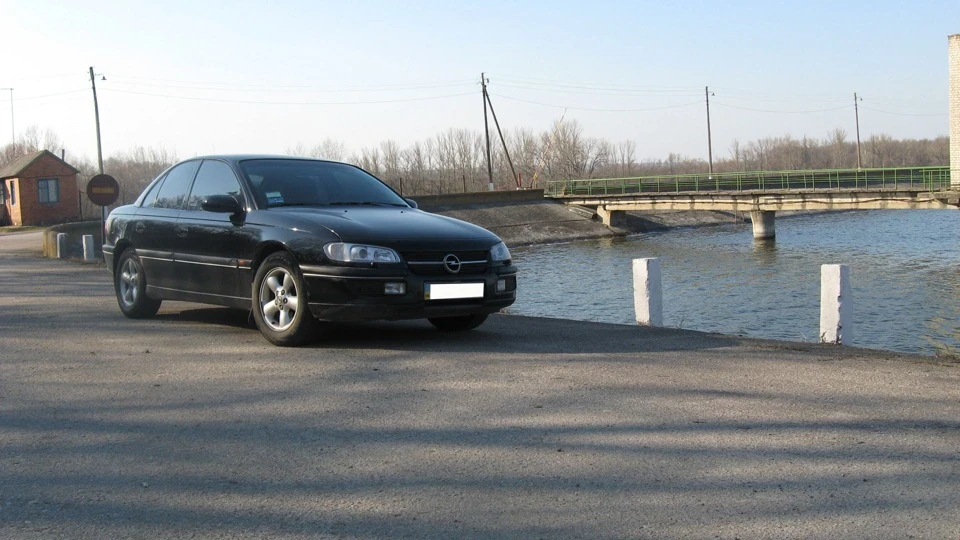Opel Omega Sport- 2.0 XEV 3