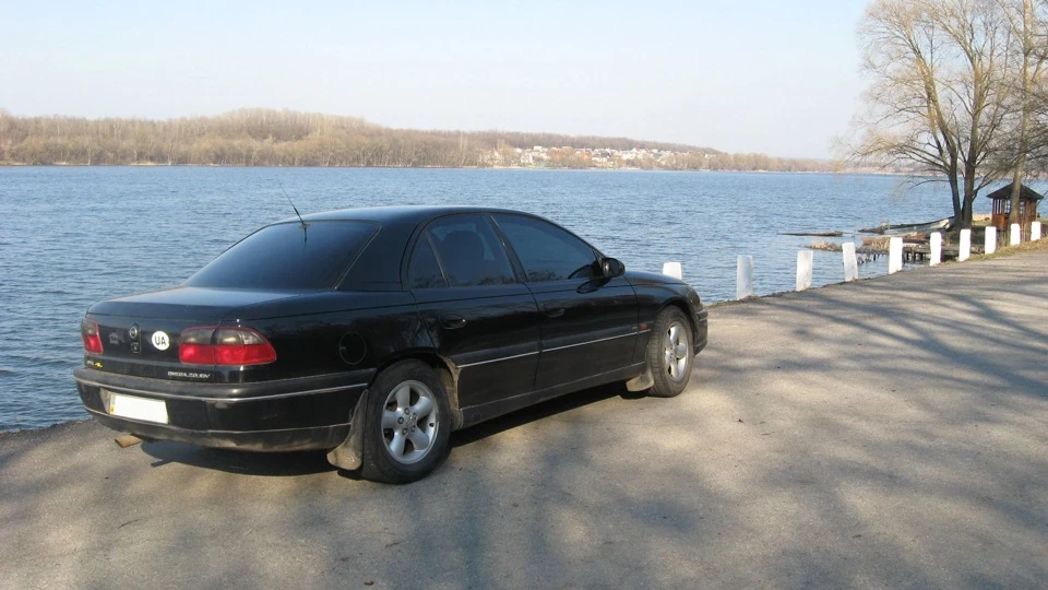 Opel Omega Sport- 2.0 XEV 4