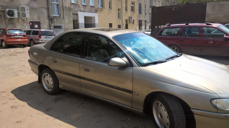 Opel Omega stoit svoih deneg