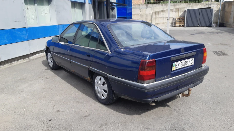 Opel Omega Twilight Blue 2