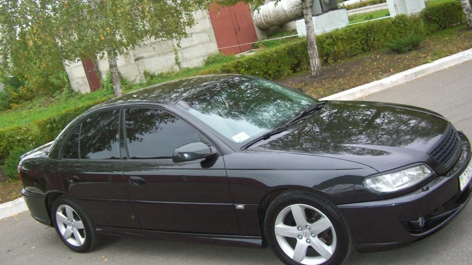 Opel Omega у спортивному костюмі 3