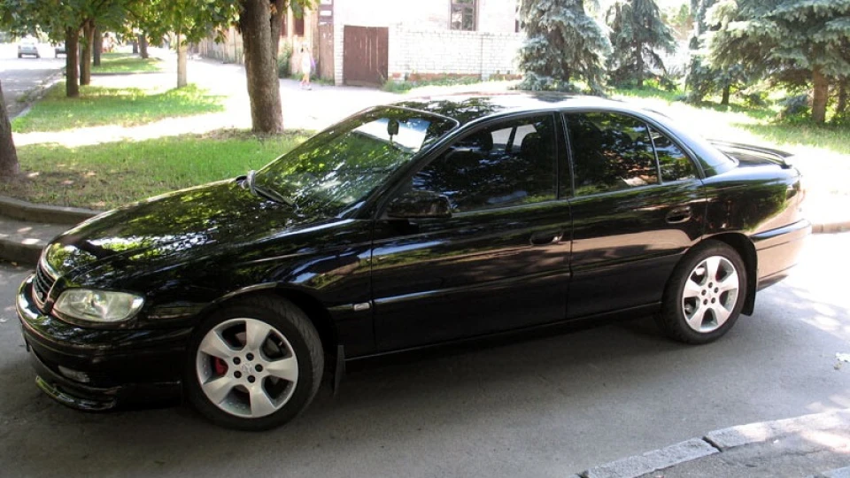 Opel Omega V6 2.6 Чорний літак 3
