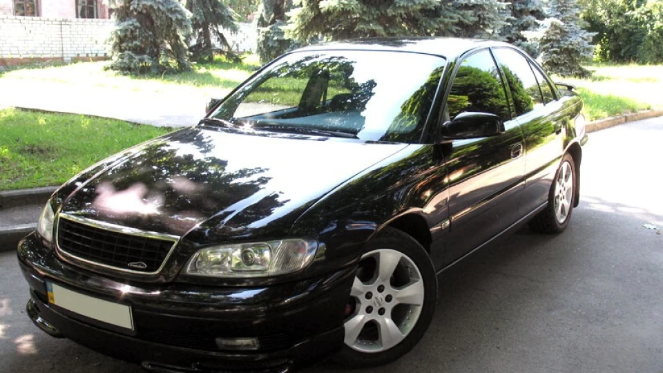 Opel Omega V6 2.6 Чорний літак 4