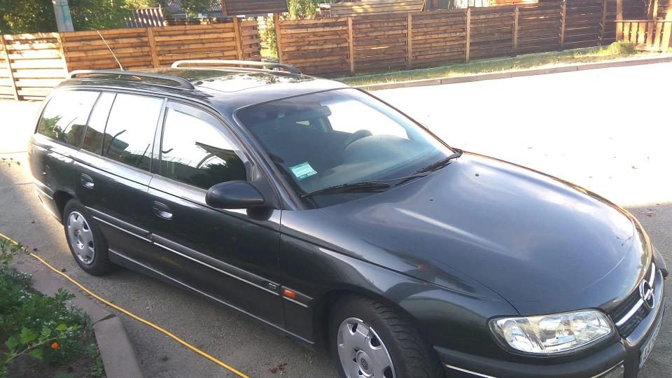 Opel Omega X25XE 2