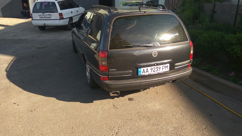 Opel Omega X25XE 3