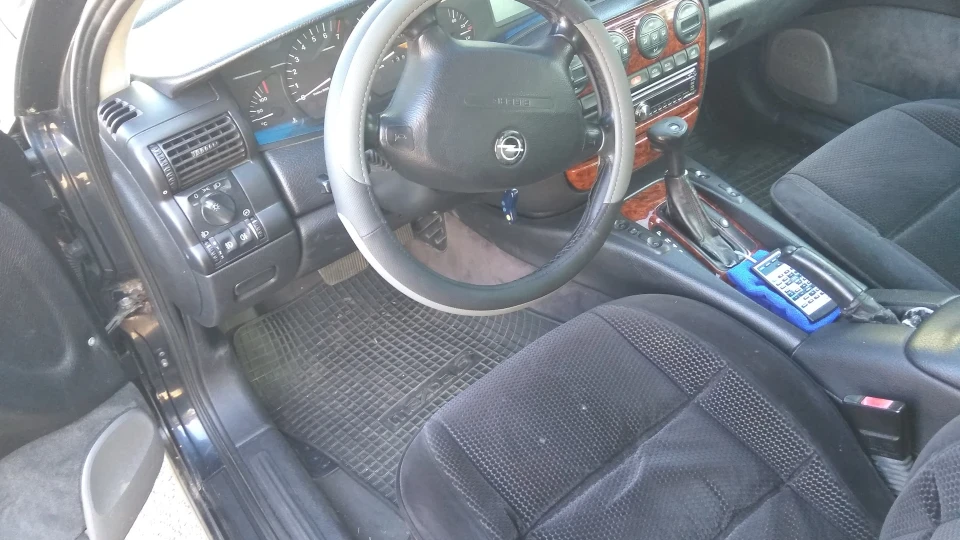 Opel Omega X25XE 4