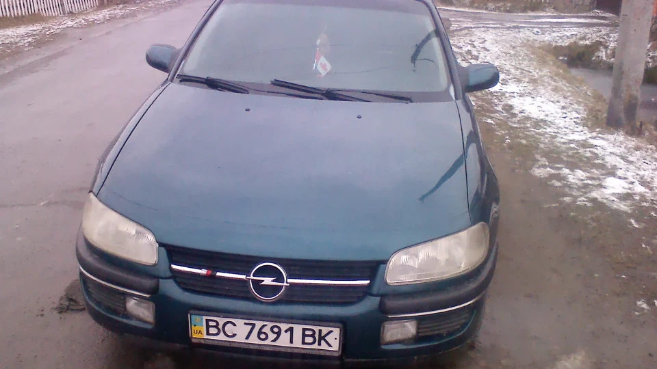 Opel Omega зелений кінь