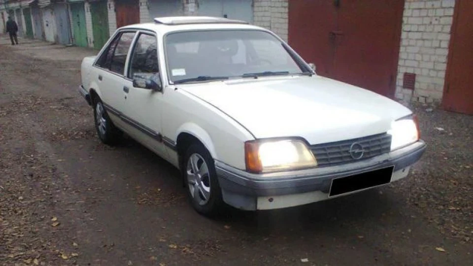 Opel Rekord 1.8N 3