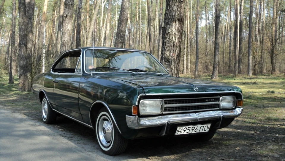 Opel Rekord 1900L Hard Top Coupe 2