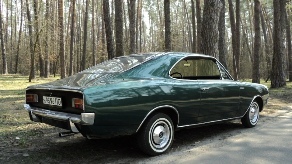 Opel Rekord 1900L Hard Top Coupe 3