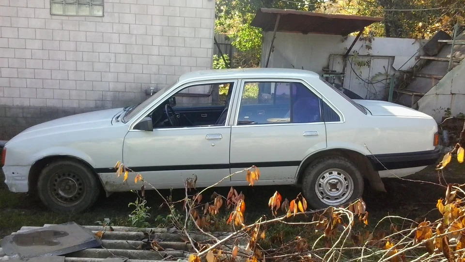 Opel Rekord 2.0 живіший за всіх живих =) 5