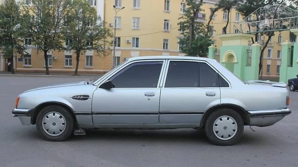 Opel Rekord 2.0E 5