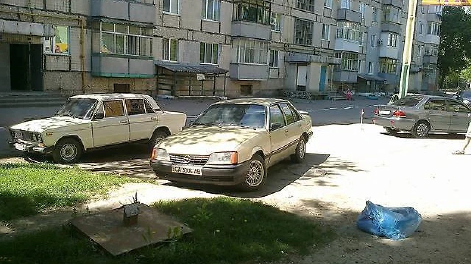Opel Rekord 2.2 е 3
