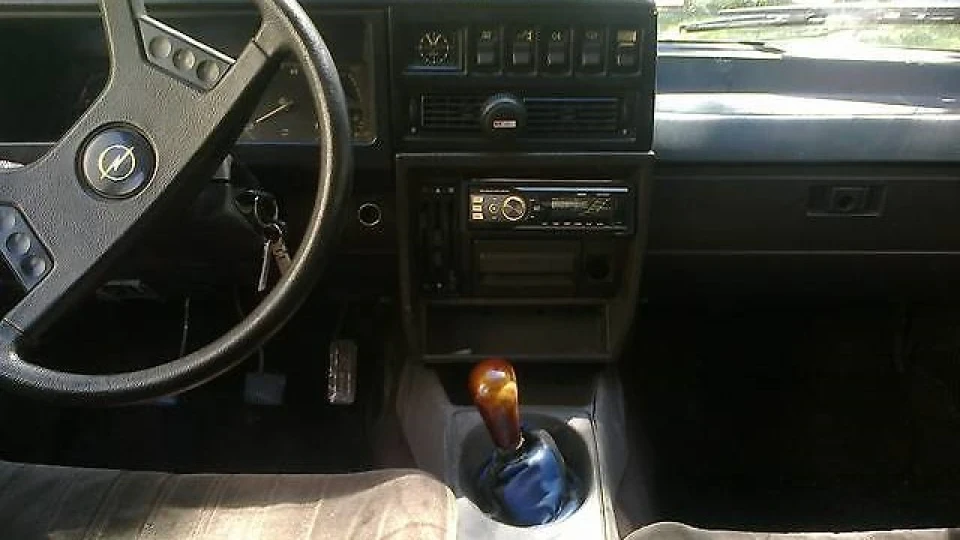 Opel Rekord 2.2 е 5