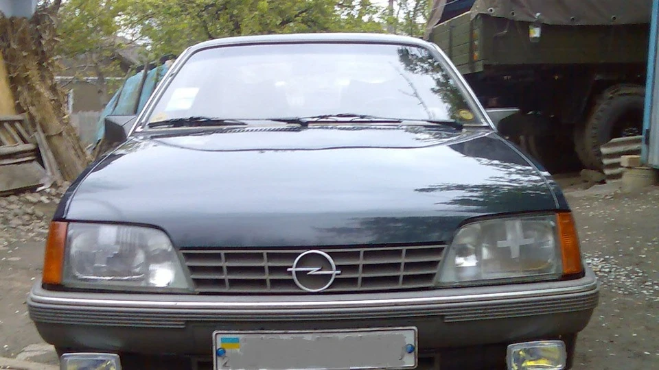 Opel Rekord 2.2i CD