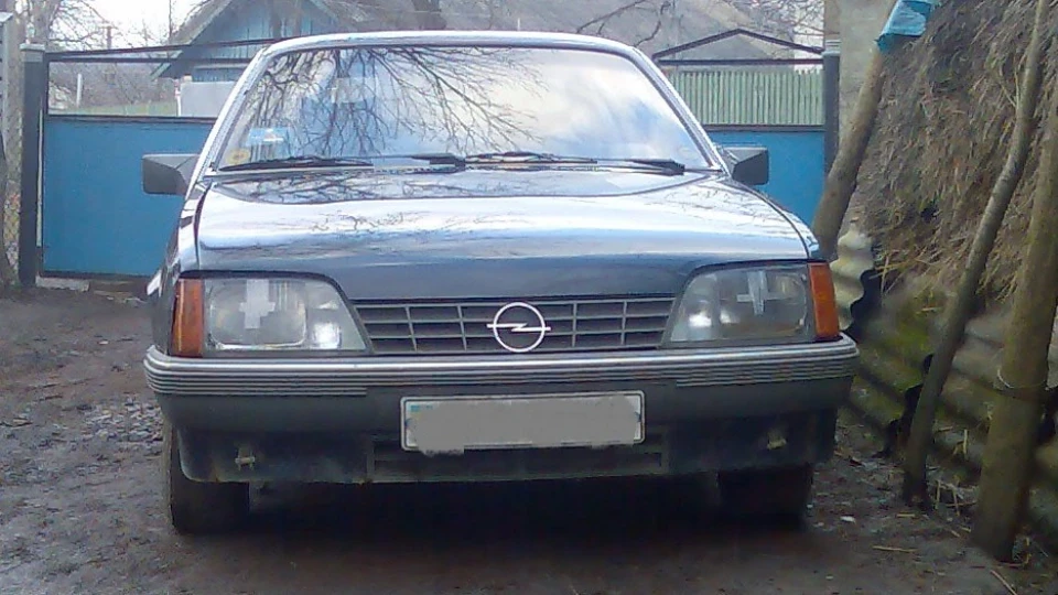 Opel Rekord 2.2i CD 3