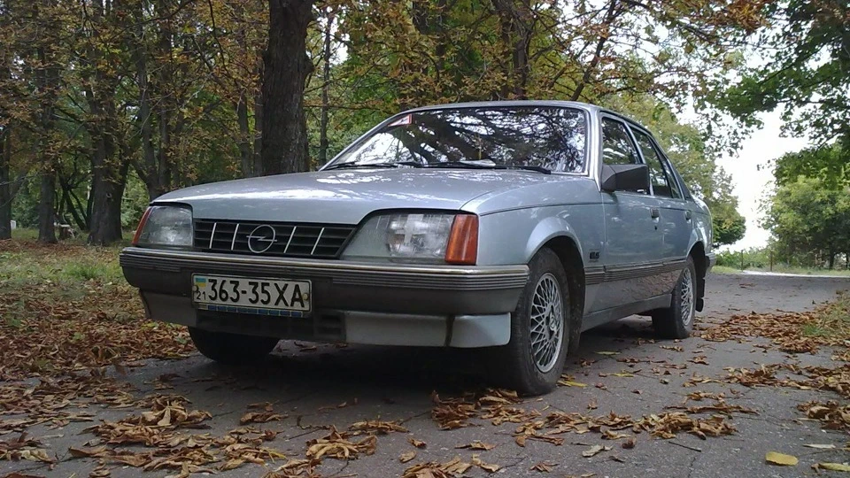 Opel Rekord 2.2i GLS Exclusive 3