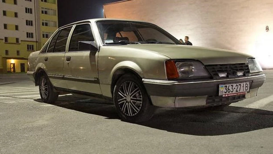 Opel Rekord 2.2i