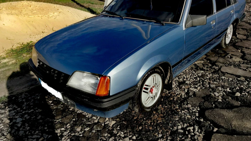 Opel Rekord 2.2i 2