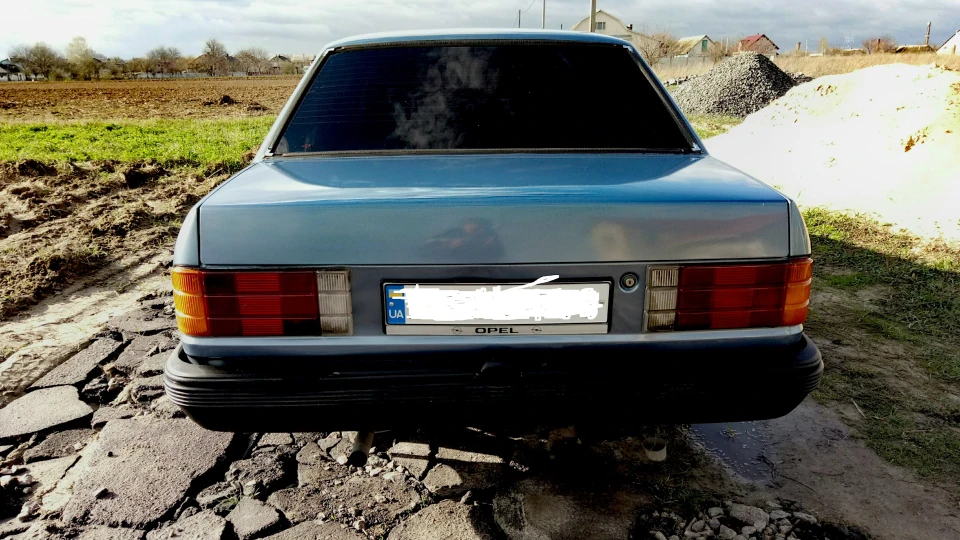 Opel Rekord 2.2i 5