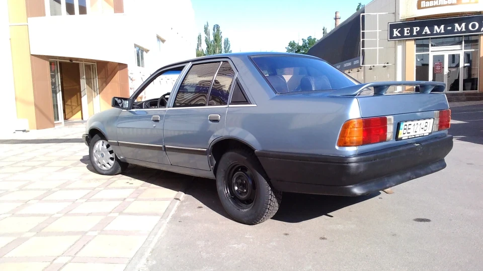 Opel Rekord 86 4