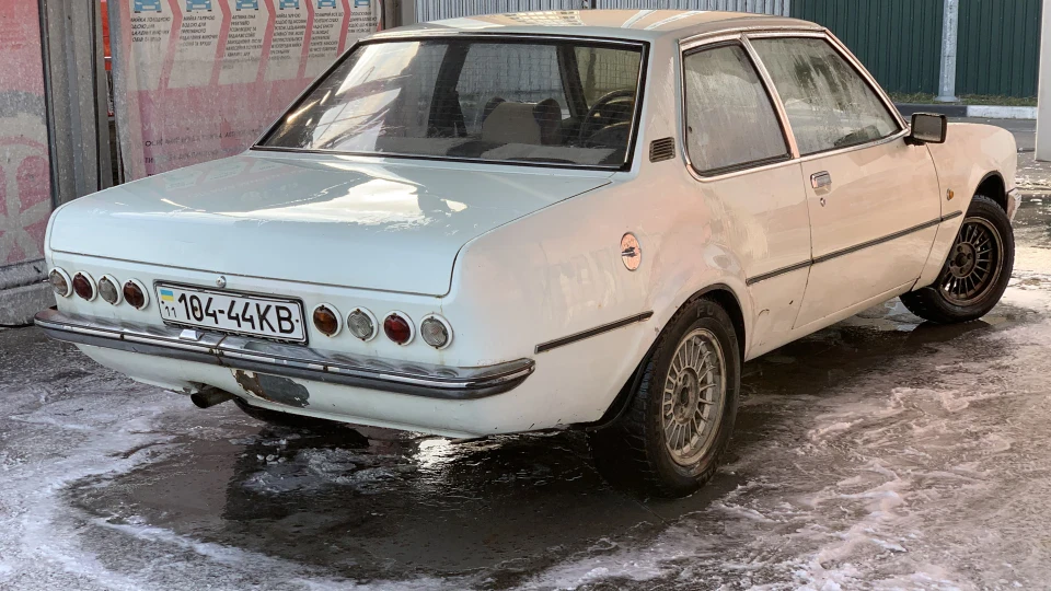 Opel Rekord Білий 3