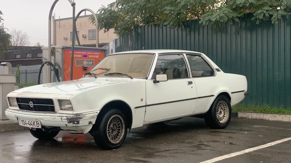 Opel Rekord Білий 5