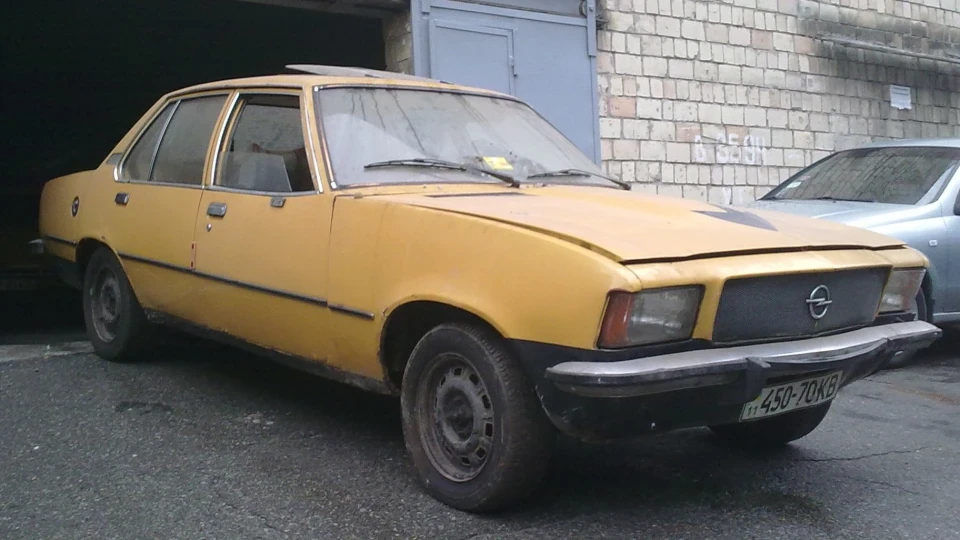 Opel Rekord чотиридверний седан 2