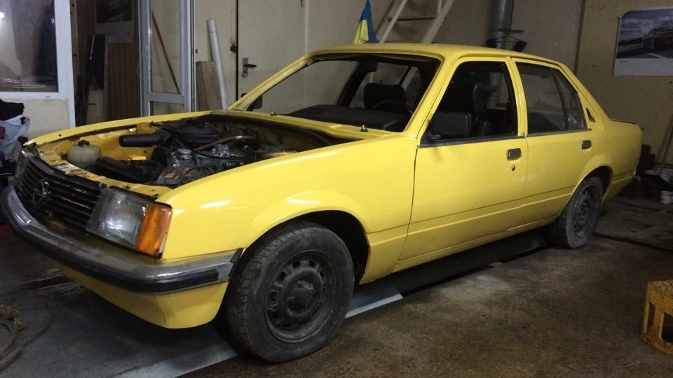 Opel Rekord E1 STANCE 4