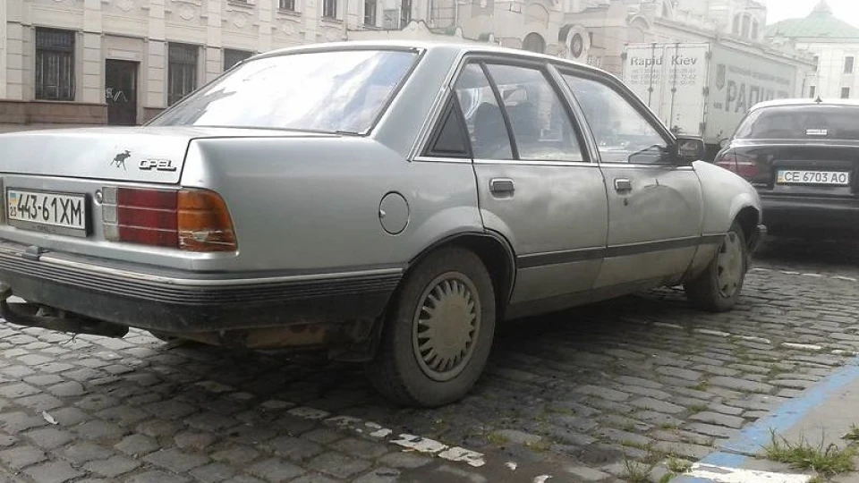 Opel Rekord ПОЛУ МЕРТВИЙ