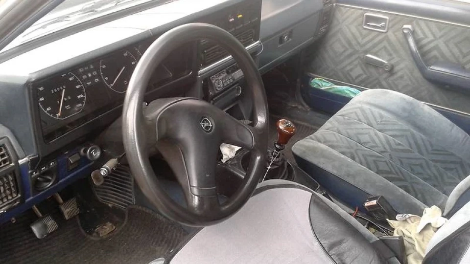 Opel Rekord ПОЛУ МЕРТВИЙ 5