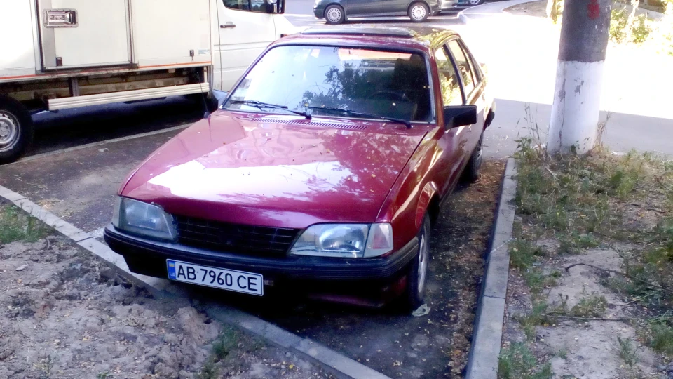 Opel Rekord Вишневий металік, 2.0s 2