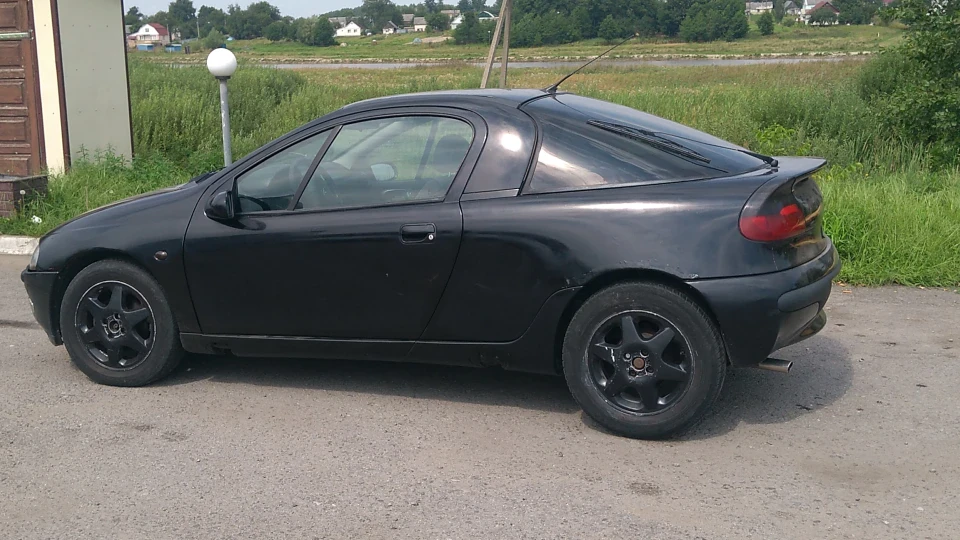 Opel Tigra black and white 3