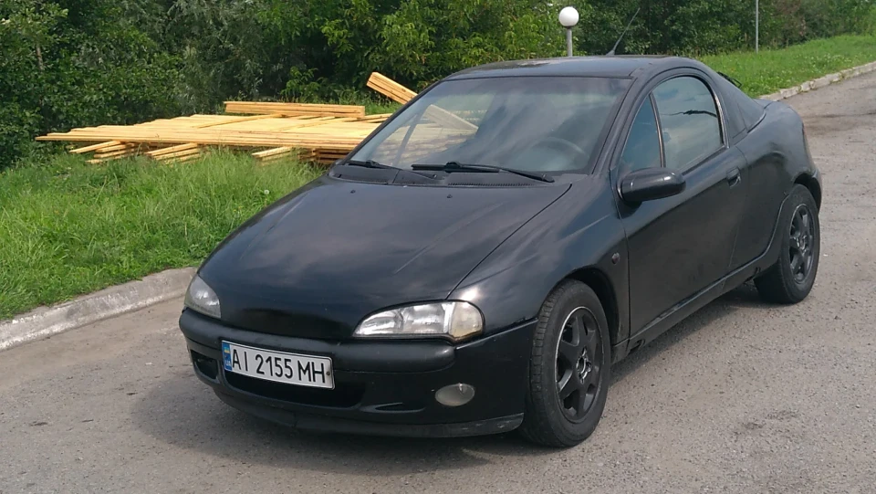 Opel Tigra black and white 4