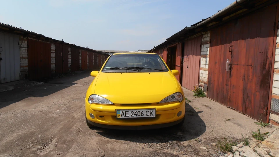 Opel Tigra ядрено жовта