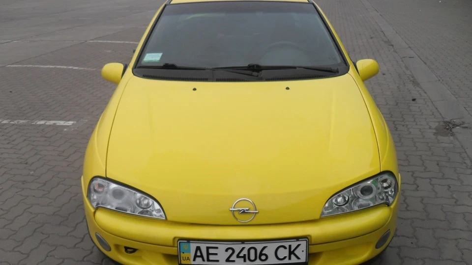 Opel Tigra ядрено жовта 4