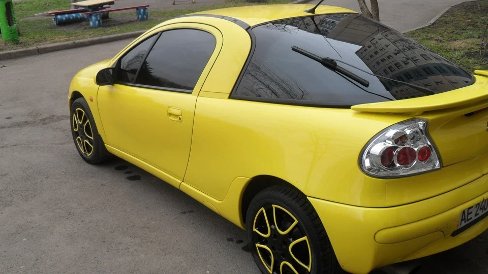 Opel Tigra ядрено жовта 5