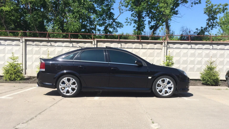 Opel Vectra OPC Black Lightning 2