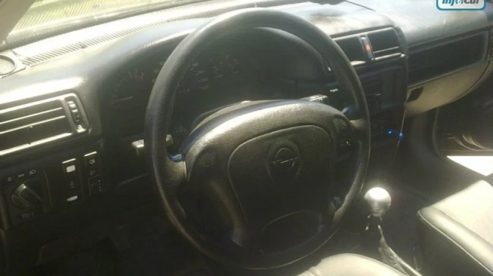Opel Vectra 4