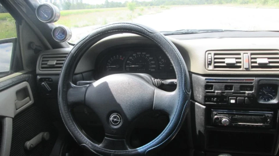 Opel Vectra 1.6 моноінжектор 4