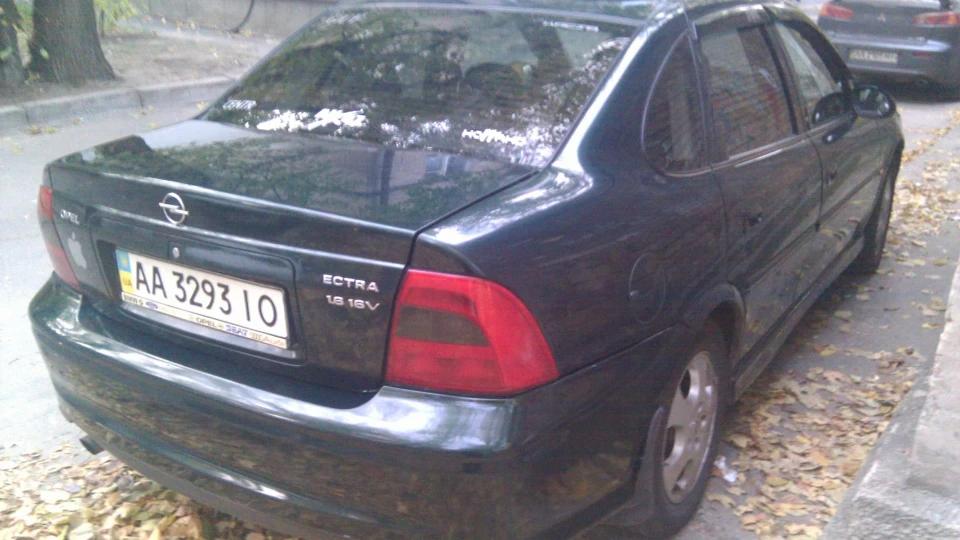 Opel Vectra 16 V 100 4