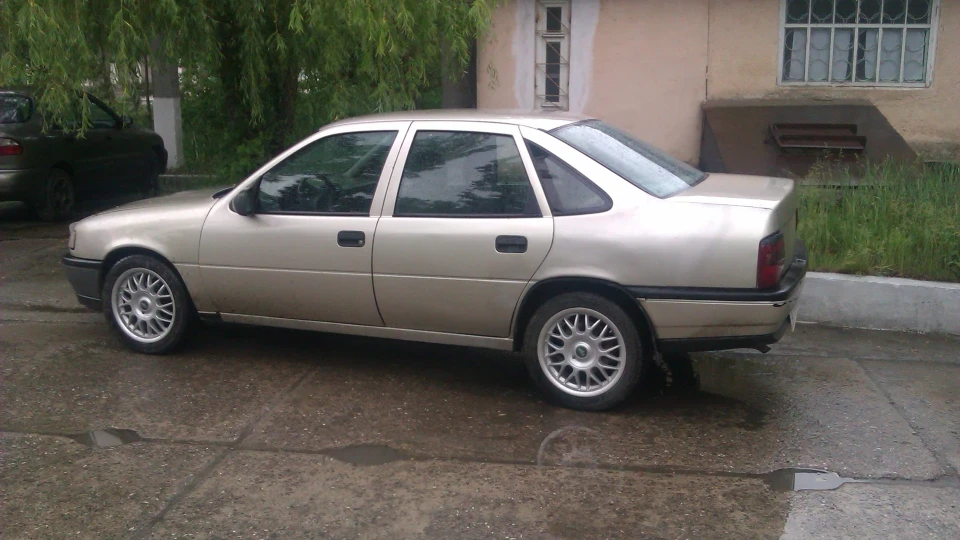 Opel Vectra 2-літровий Орел