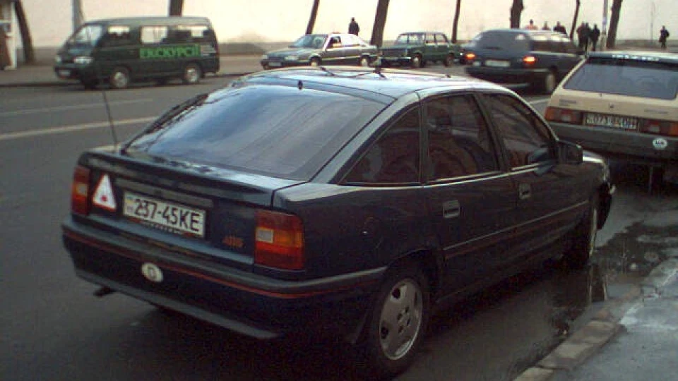 Opel Vectra 2.0 GT 3