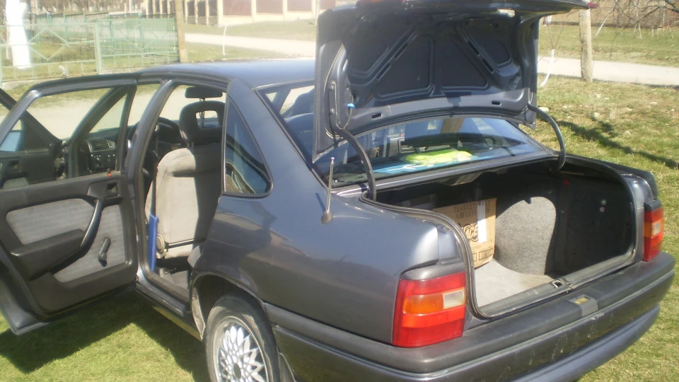 Opel Vectra 2.0 i 3