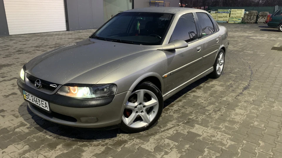 Opel Vectra 2.0i 16v 4