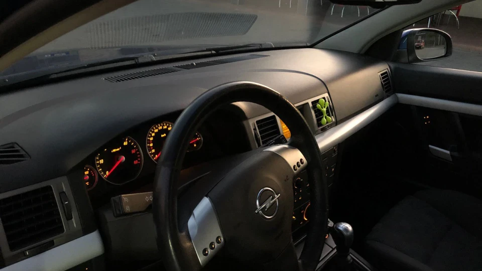 Opel Vectra 2.2dti GTS 2