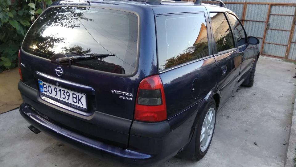 Opel Vectra 2,5v6 2
