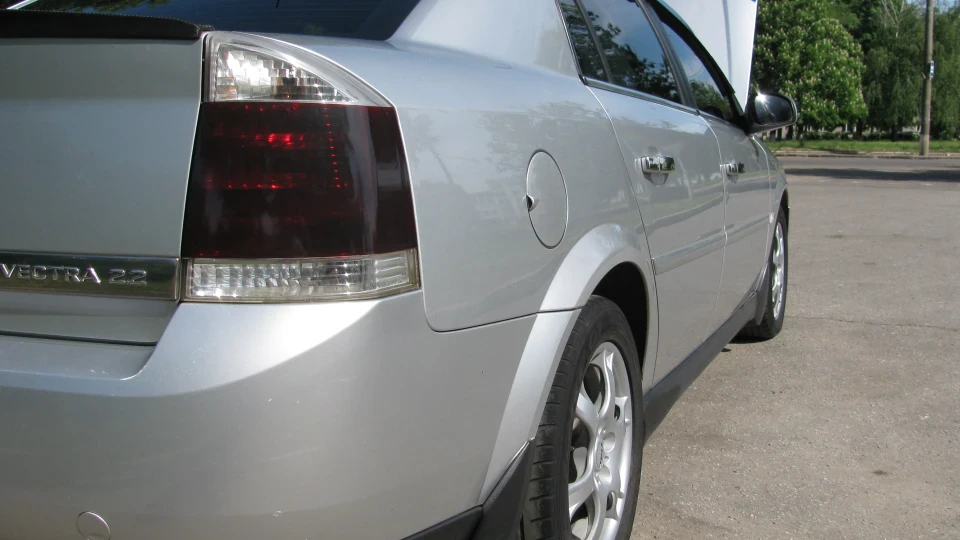 Opel Vectra Акуратна) 3