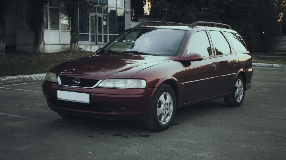 Opel Vectra Бордове Бордо в келиху