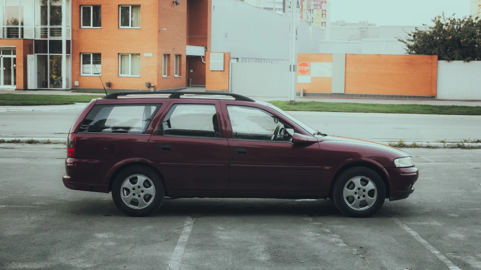 Opel Vectra Бордове Бордо в келиху 3